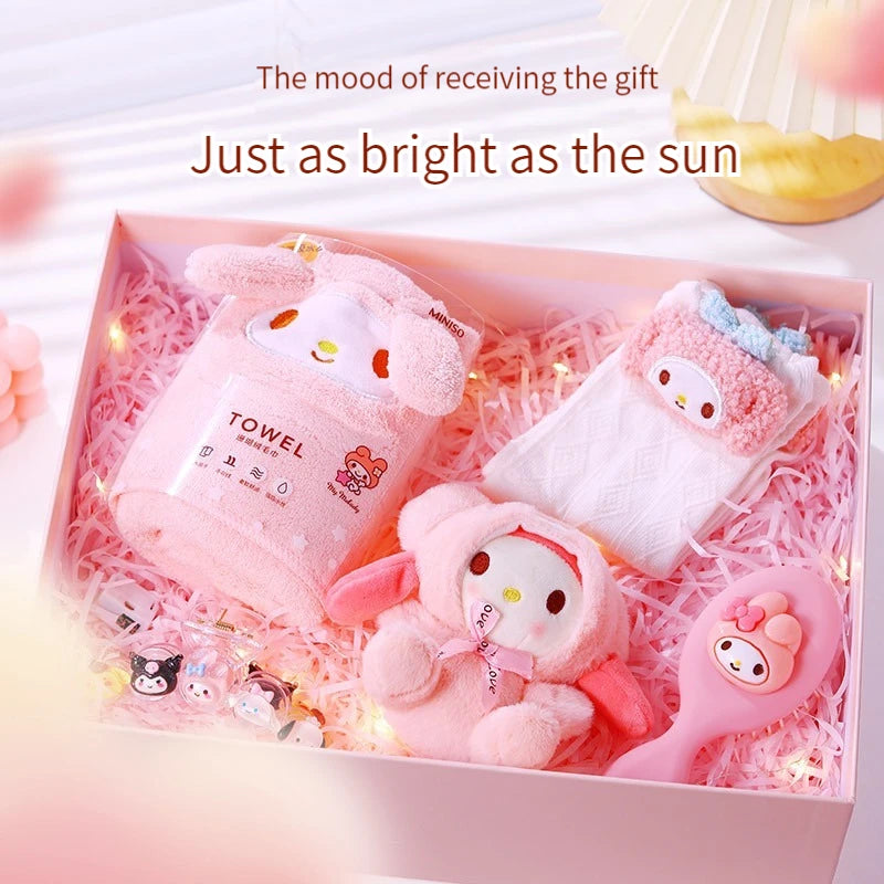 Children's Bath Time Gift Box: Inside, the little girl will find a hairbrush, bath accessories, socks, and hair clips.